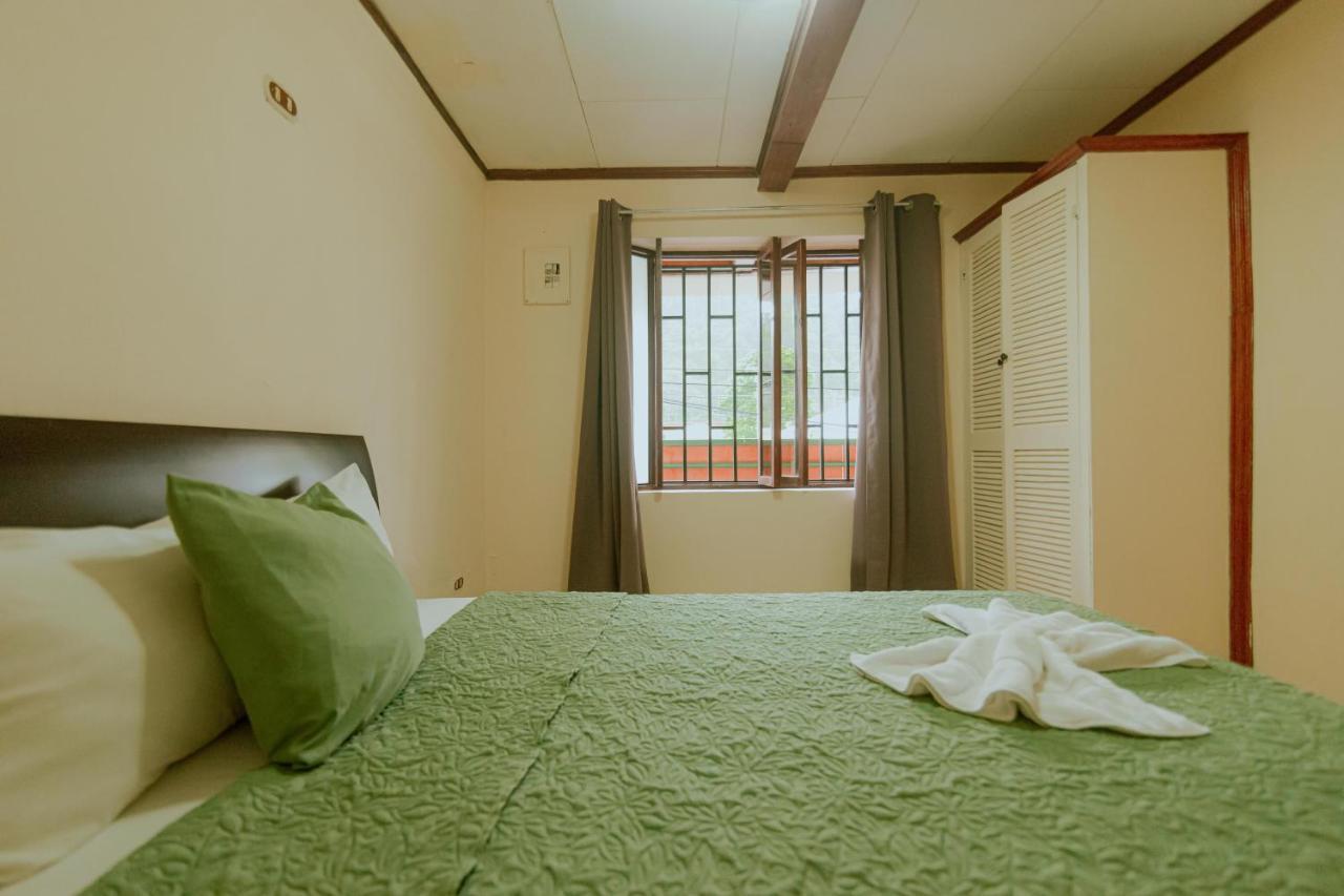 Quepos Inn Zewnętrze zdjęcie