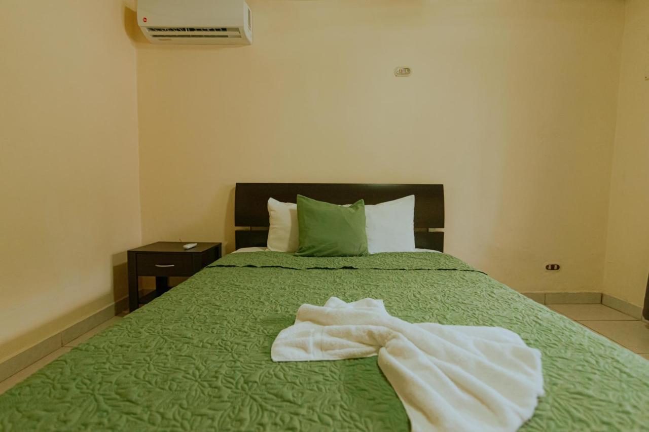 Quepos Inn Zewnętrze zdjęcie