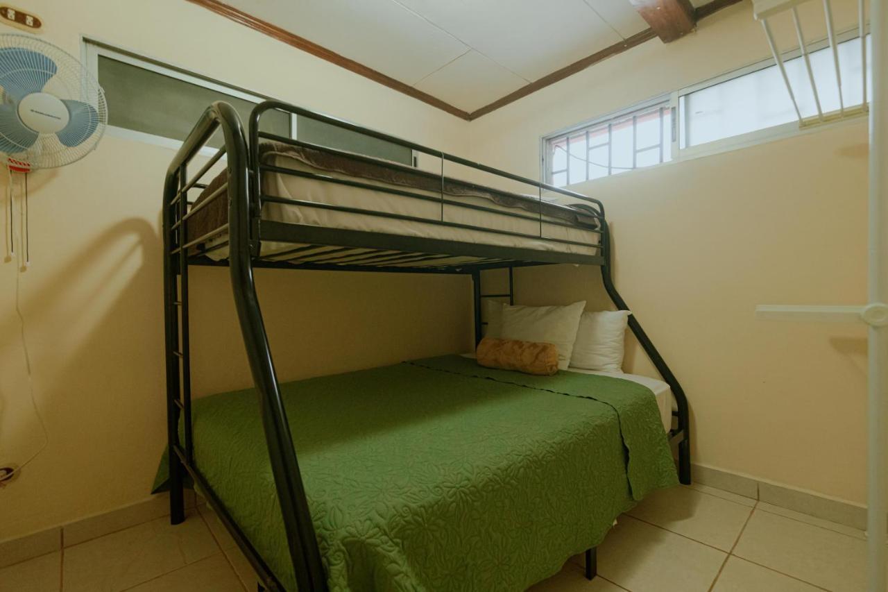 Quepos Inn Zewnętrze zdjęcie